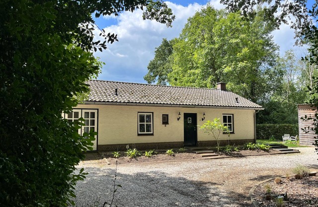 Cozy bungalow with lots of privacy in a wooded area. Close to Eindhoven.