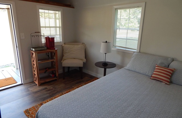 Cozy Cabin 3 at Bird's Nest Bunkies and Barn in Ellenboro with WiFi, AC, & Heat