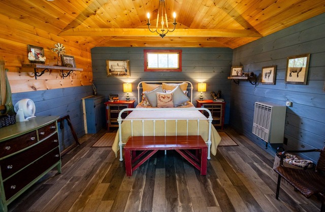 Cozy Cabin at Farm Bed and Breakfast in Maine