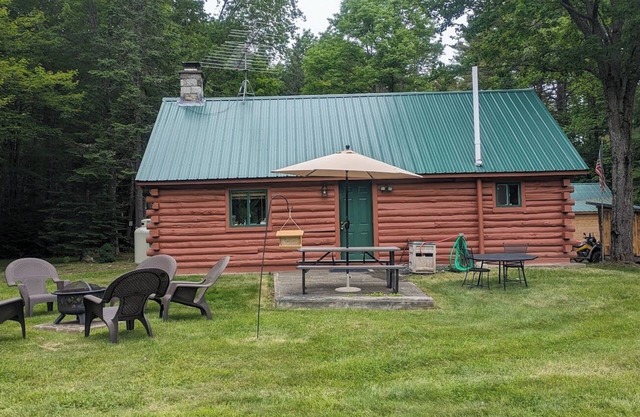 Cozy cabin in the Maine woods. Direct access to ATV/Snowmobile trails.
