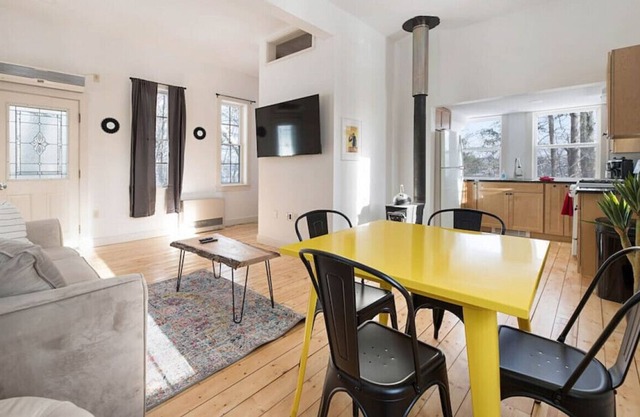 Cozy Cabin Near Belfast on Lake