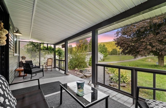 Cozy Cabin Retreat Near Top Attractions!