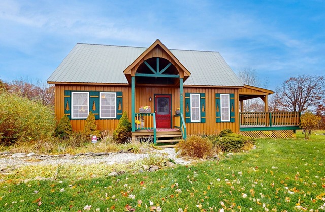 Cozy Cabin tucked away in the hills with a pond, fire pit and large yard