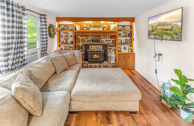 Cozy Cabin w Fire Pit, Grill, Deck & Walk to Town