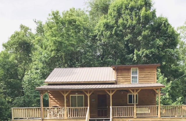 Cozy cabin with direct access to Spearhead’s Coal Canyon trails!