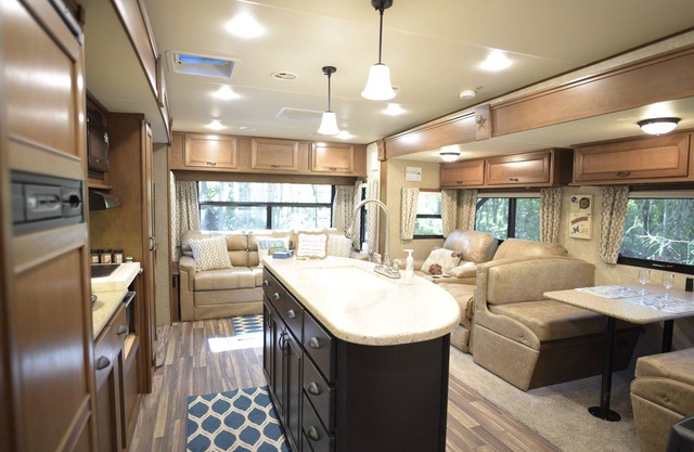 ~Cozy Camper~Fast Wi-Fi~Comfy Bed~Fire Pit~NEW Wash Shed~Near Croquet Club