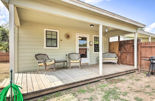 Cozy Canyon Lake Cottage: 1 Mi to Guadalupe River!