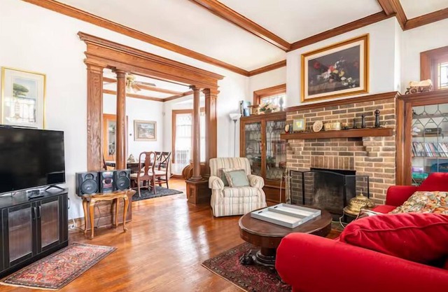 Cozy Cape Cod Bungalow|King|Queen|WD|Full Kitchen|Wifi|Desk