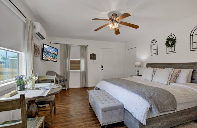 Cozy Casita! In Texas’ Famous 290 Winery Corridor!