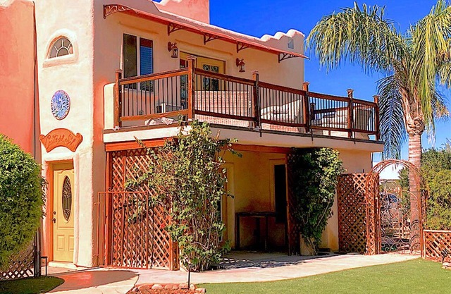 Cozy Casita, overlooking Senoran Desert Reserve, Cave Creek