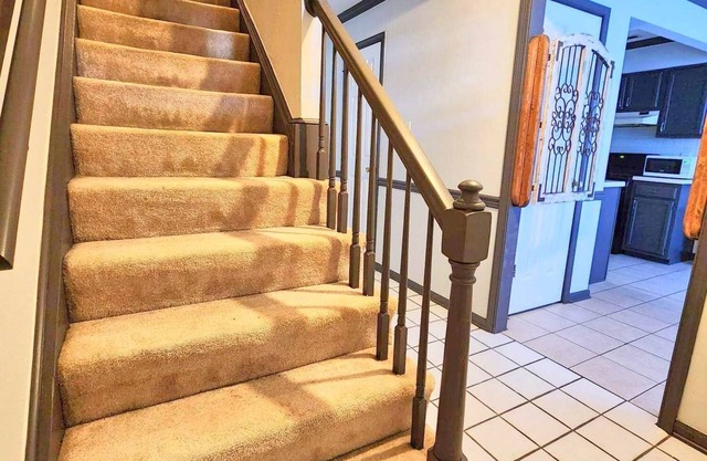 Cozy Center Coastal Getaway! Close to Beaches, Bases and Hospitals.
