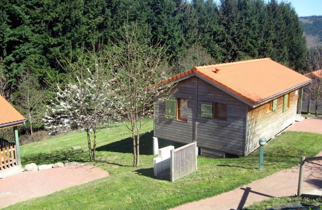 Cozy Chalet in Monts de la Madeleine - Terrace, Fishing Pond, and Hiking Trails