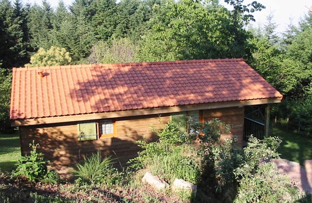 Cozy Chalet with Private Terrace, Fishing Pond, and Access to Sports & Outdoor Activities
