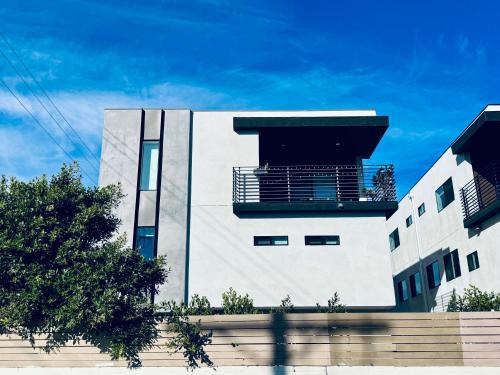 Cozy Chamber 3 BR Hollywood Townhouse