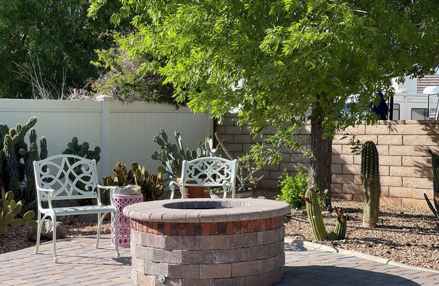 Cozy & Classic House with Home Office & Yard