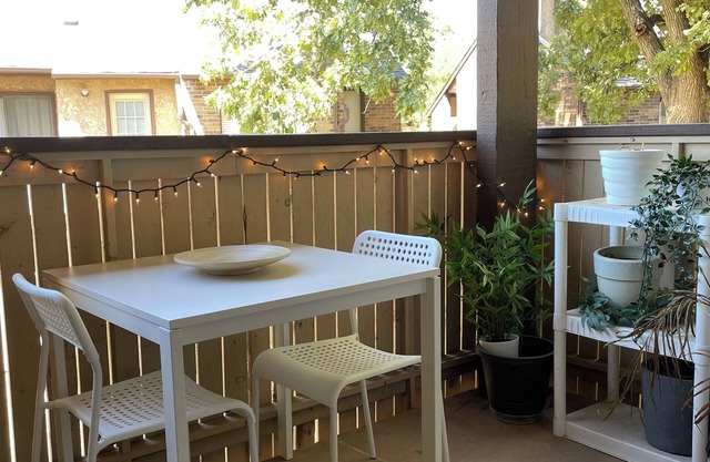 Cozy Clean Condo in Arlington walking distance to Stadiums