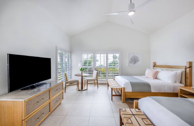 Cozy Coastal Haven for Relaxation! With Pools and Water Sports Onsite!