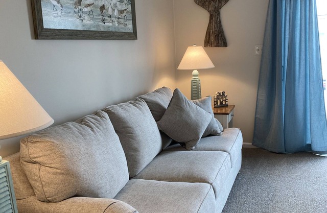 Cozy Coastal Ocean Block Condo, Mid town with a pool!