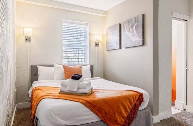 Cozy Comfort: 1BR Apartment in South City