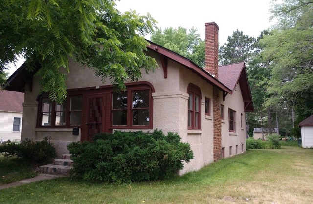Cozy, comfortable bungalow for your visit to Amery.