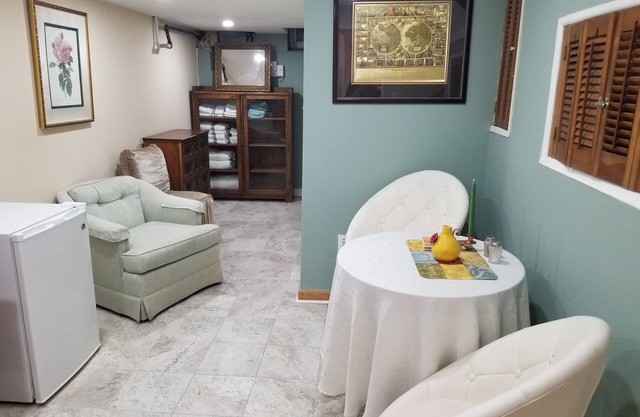 Cozy, comfortable, elegant apartment suite in Northern VA