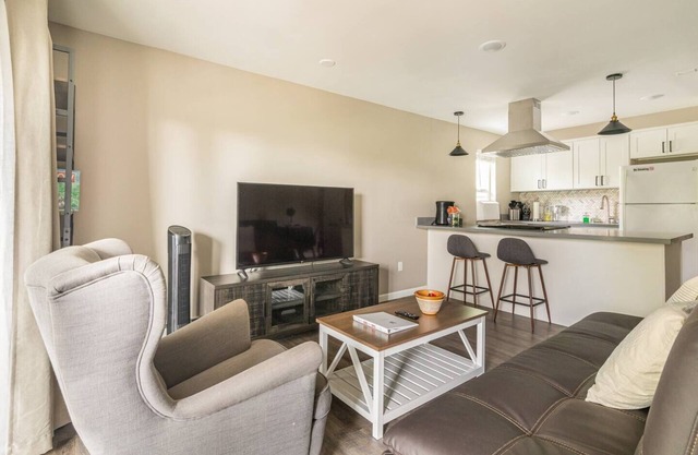 Cozy Condo in the Heart of Renton! Easy access.nn