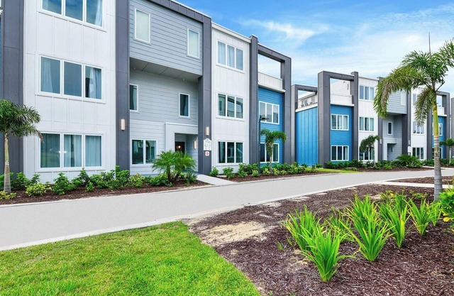 Cozy Condo with Pool Table near Disney & Waterpark Access - B9-136