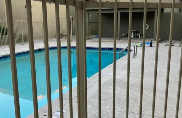 Cozy Condo with WiFi in fabulous Phoenix. Location near Glendale and light rail!