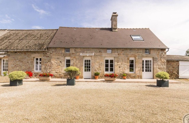 Cozy cottage with private terrace in Gatteville-le-Phare