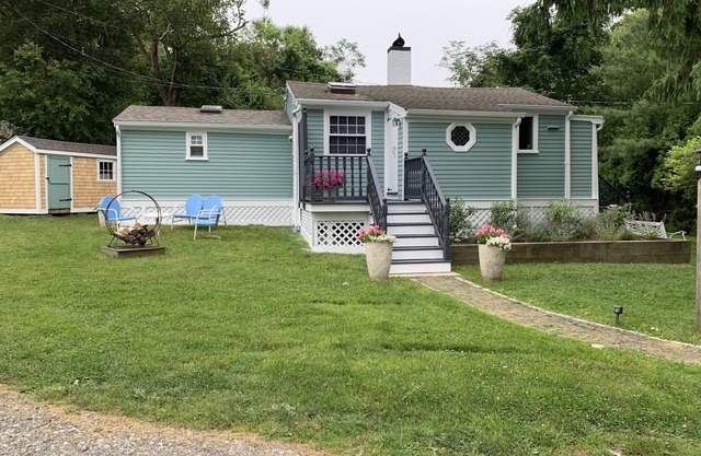 Cozy Cottage 1.5 mi. To Third Beach.nnn