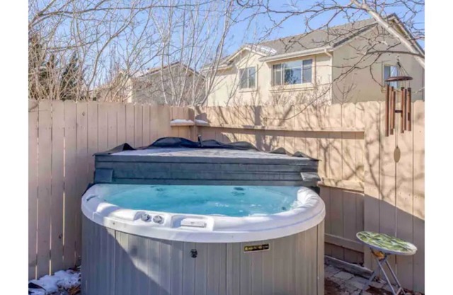 Cozy Cottage 12 Miles to Skiing - Hot tub!