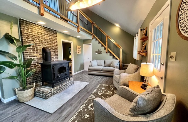 Cozy cottage - 4 min to Aitch Boat Launch & Fishing Pier.