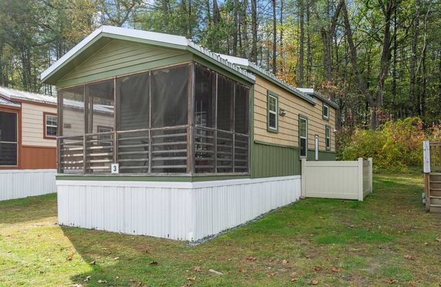 Cozy Cottage at Lake George Campsites!