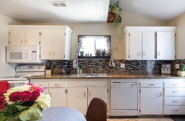 Cozy Cottage Hidden in Salt Lake City - The Hideaway