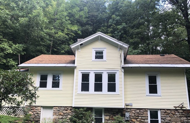 Cozy Cottage in the Woods -- near all Berkshire attractions