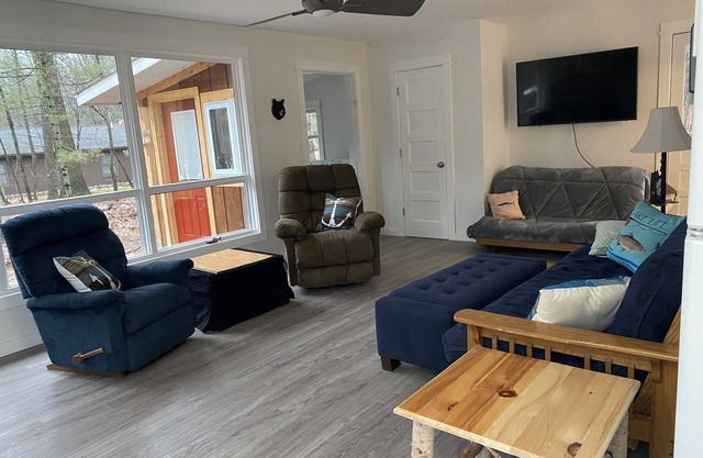 Cozy cottage just one mile from the Platte river, close to the Sleepy Bear dunes