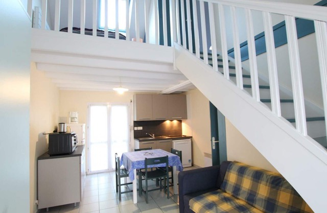 Cozy Cottage Near Beach with Tennis, Parking, Wi-Fi, and Surf Access in Siouville-Hague