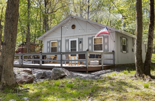 Cozy cottage retreat in Albrightsville. 10 min from skiing and tubing!