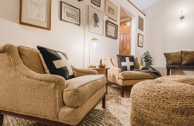 Cozy cottage tucked in the woods. 5 minutes from Cave Point and Whitefish Dunes.