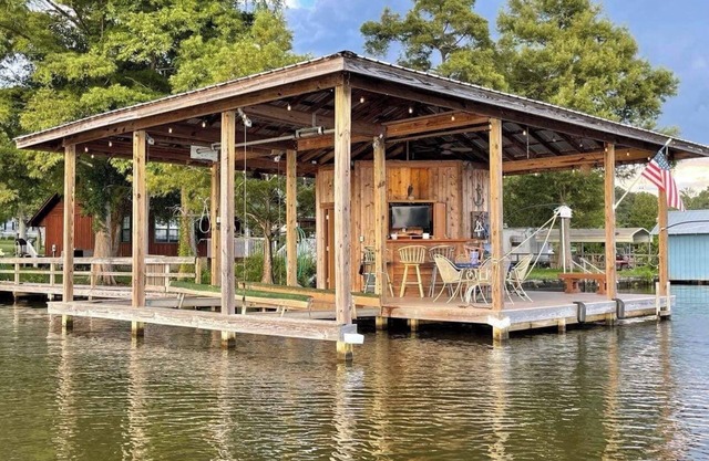 Cozy Cottage with amazing views on the lake.