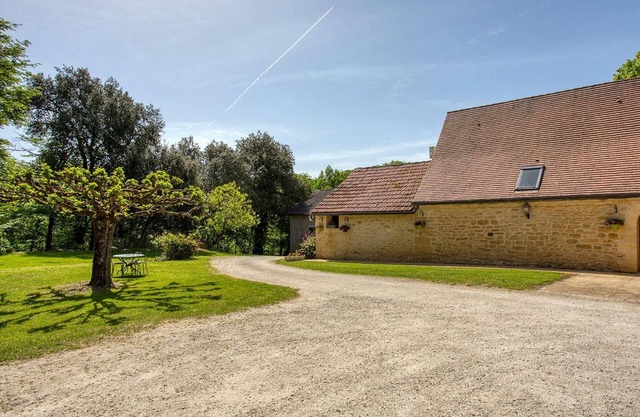 Cozy Cottage with Garden, A/C, Near Dordogne River, Perfect for Sightseeing and Outdoor Activities