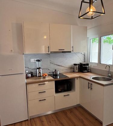 Cozy cottage with garden& BBQ near the sea