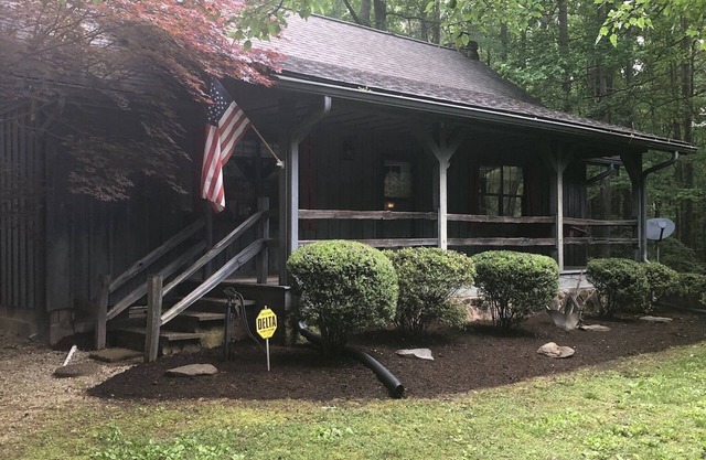 Cozy creekside cabin - Kentucky Lake