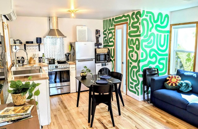 Cozy Cully Suite with Private Patio + Near PDX