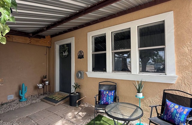 Cozy Desert Getaway Near Carlsbad Caverns. Shaded Yard & Dog-Friendly Amenities!