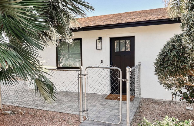 Cozy Desert Remodeled 2-bedroom Home
