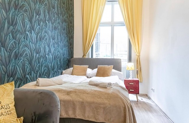 Cozy Double Room w/Yardview - Perfect Shopping