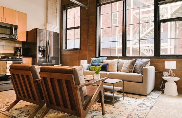 Cozy Downtown Loft on Gay St
