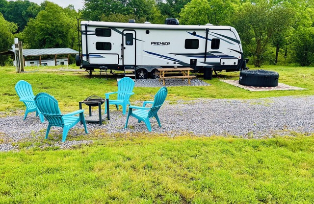 Cozy family friendly camper in tranquil Forest City with AC, WiFi