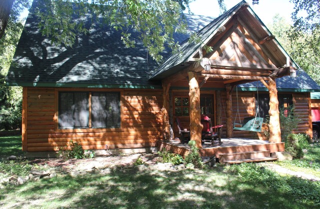 Cozy, Family Friendly Log Cabin Close To Everything!